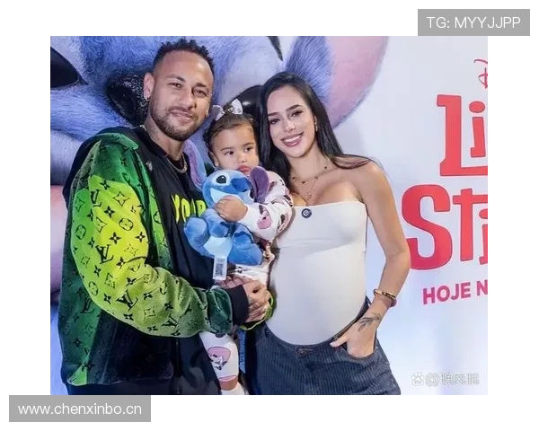 内马尔昨晚大秀豪宅泳池派对，这生活简直让普通人喘不过气来…