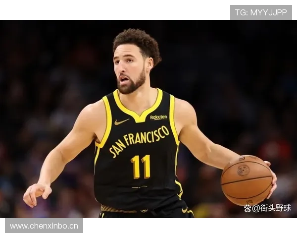 克莱·汤普森靠挡拆三分拉开空间，提高球队关键时刻得分效率